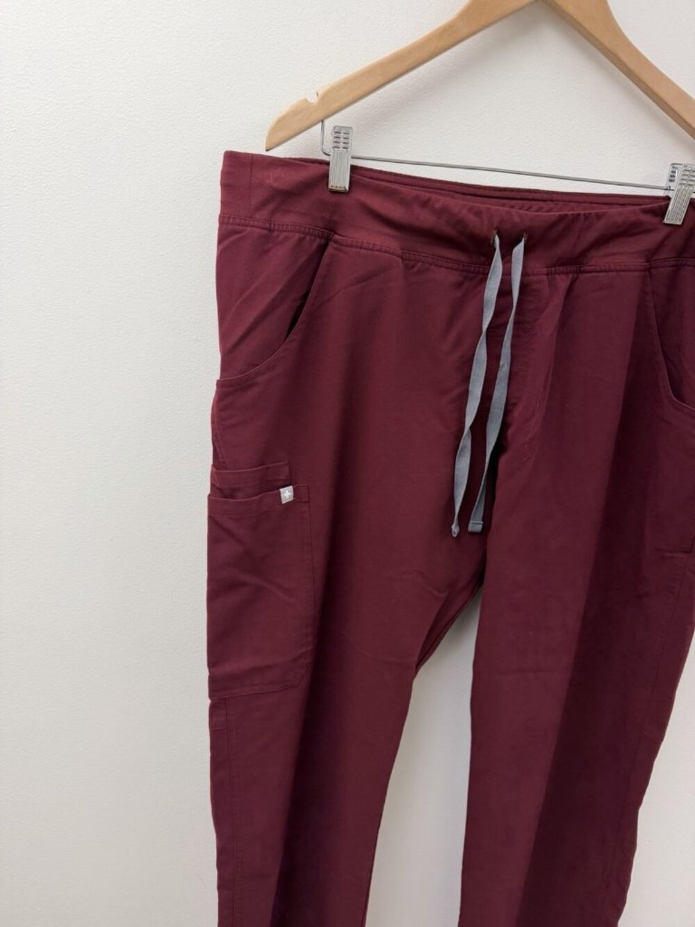FIGS Scrub Pants Womens XL Burgundy Technical Collection Cargo Pockets T21004 - Picture 2 of 12